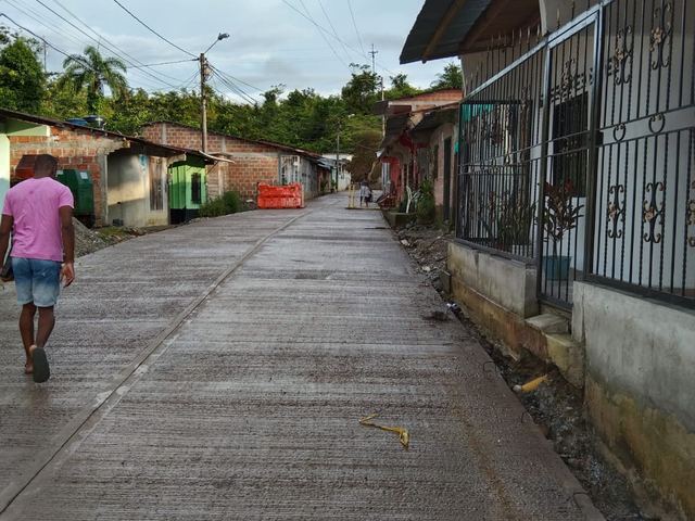 Vía urbana terminada — obra con participación de CONATEC